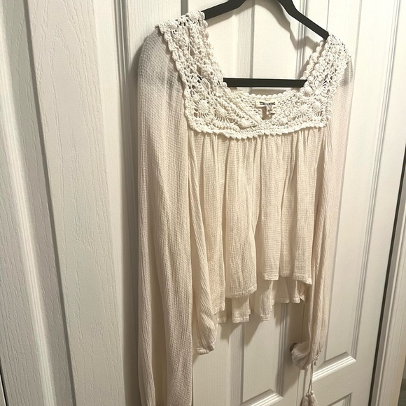 Billabong Cream Blouse with Crochet Detail - Picture 3 of 5